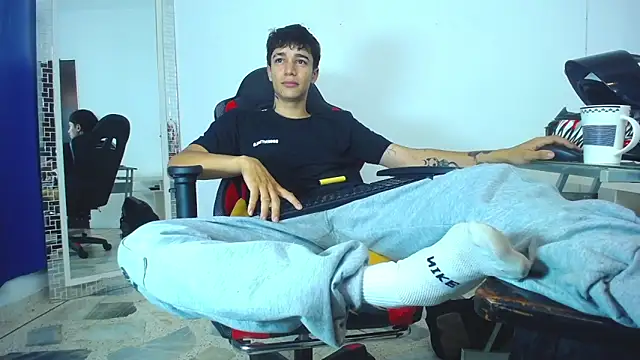 Snapshot of Zacktk7 chatting on 01/10/25, 08:26 Zacktk7 online show from 01/10/25, 08:26