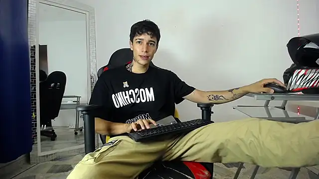 Snapshot of Zacktk7 chatting on 01/13/25, 07:42 Zacktk7 online show from 01/13/25, 07:42