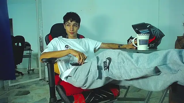 Snapshot of Zacktk7 chatting on 01/14/25, 08:04 Zacktk7 online show from 01/14/25, 08:04