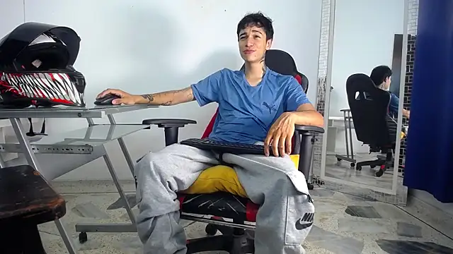 Snapshot of Zacktk7 chatting on 01/15/25, 08:16 Zacktk7 online show from 01/15/25, 08:16