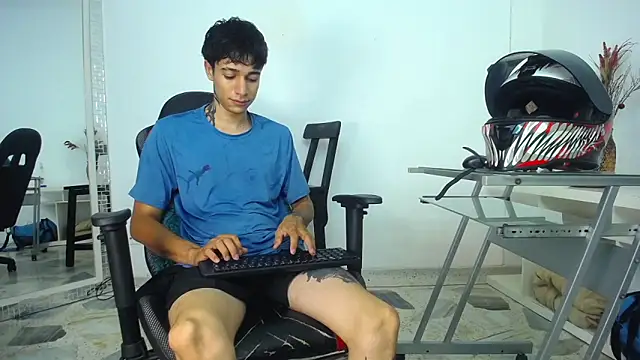 Snapshot of Zacktk7 chatting on 01/16/25, 08:03 Zacktk7 online show from 01/16/25, 08:03