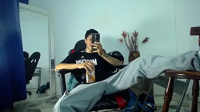 Snapshot of Zacktk7 chatting on 01/17/25, 08:22 Zacktk7 online show from 01/17/25, 08:22