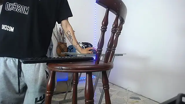 Snapshot of Zacktk7 chatting on 01/18/25, 04:31 Zacktk7 online show from 01/18/25, 04:31