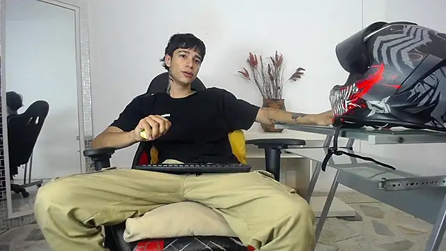 Snapshot of Zacktk7 chatting on 01/20/25, 07:14 Zacktk7 online show from 01/20/25, 07:14