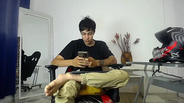 Snapshot of Zacktk7 chatting on 01/20/25, 10:15 Zacktk7 online show from 01/20/25, 10:15