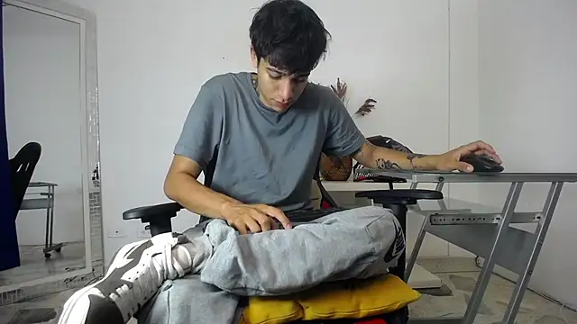 Snapshot of Zacktk7 chatting on 01/24/25, 02:30 Zacktk7 online show from 01/24/25, 02:30