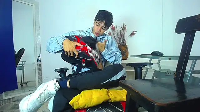 Snapshot of Zacktk7 chatting on 01/25/25, 01:52 Zacktk7 online show from 01/25/25, 01:52