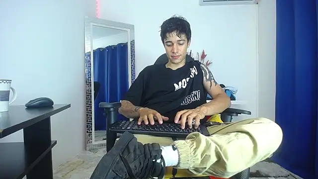 Snapshot of Zacktk7 chatting on 01/31/25, 08:43 Zacktk7 online show from 01/31/25, 08:43