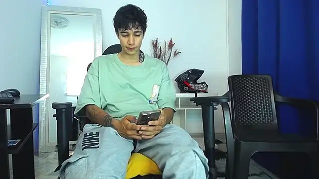 Snapshot of Zacktk7 chatting on 02/03/25, 07:42 Zacktk7 online show from 02/03/25, 07:42