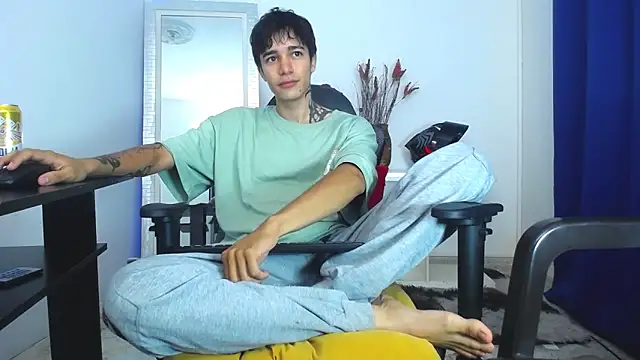 Snapshot of Zacktk7 chatting on 02/03/25, 10:43 Zacktk7 online show from 02/03/25, 10:43