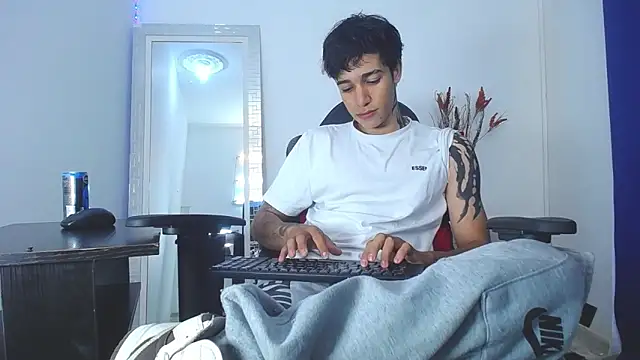 Snapshot of Zacktk7 chatting on 02/04/25, 07:44 Zacktk7 online show from 02/04/25, 07:44