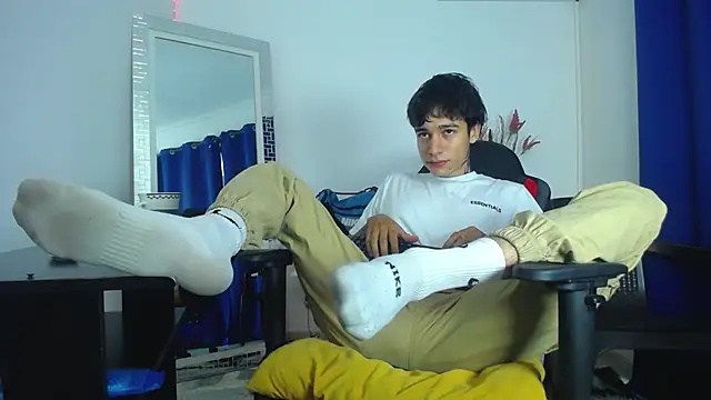 Snapshot of Zacktk7 chatting on 02/05/25, 08:35 Zacktk7 online show from 02/05/25, 08:35