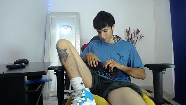 Snapshot of Zacktk7 chatting on 02/06/25, 08:02 Zacktk7 online show from 02/06/25, 08:02