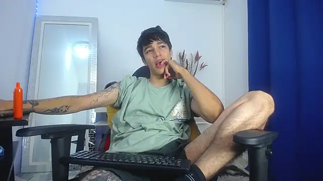 Snapshot of Zacktk7 chatting on 02/08/25, 12:17 Zacktk7 online show from 02/08/25, 12:17