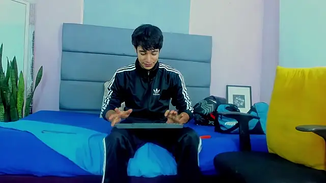 Snapshot of Zacktk7 chatting on 02/08/25, 02:38 Zacktk7 online show from 02/08/25, 02:38