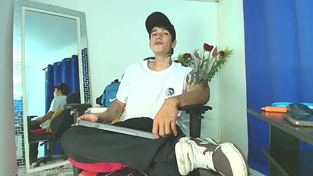 Snapshot of Zacktk7 chatting on 02/11/25, 08:10 Zacktk7 online show from 02/11/25, 08:10