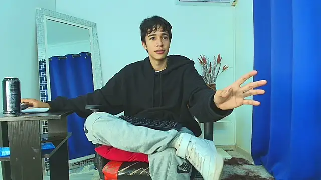 Snapshot of Zacktk7 chatting on 02/18/25, 08:14 Zacktk7 online show from 02/18/25, 08:14