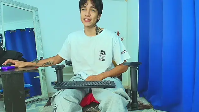 Snapshot of Zacktk7 chatting on 02/18/25, 11:19 Zacktk7 online show from 02/18/25, 11:19