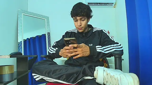 Snapshot of Zacktk7 chatting on 02/19/25, 08:31 Zacktk7 online show from 02/19/25, 08:31