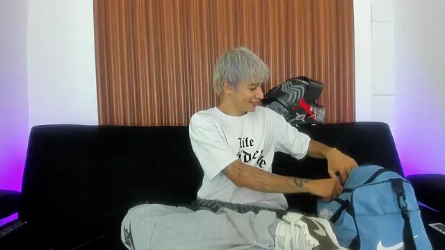 Snapshot of Zacktk7 chatting on 02/20/25, 08:14 Zacktk7 online show from 02/20/25, 08:14