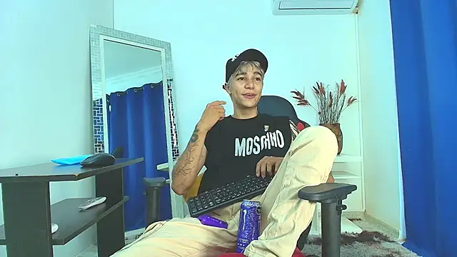 Snapshot of Zacktk7 chatting on 02/21/25, 08:27 Zacktk7 online show from 02/21/25, 08:27