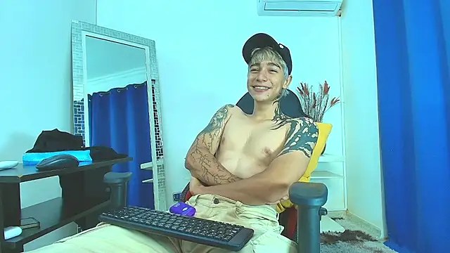 Snapshot of Zacktk7 chatting on 02/21/25, 11:32 Zacktk7 online show from 02/21/25, 11:32