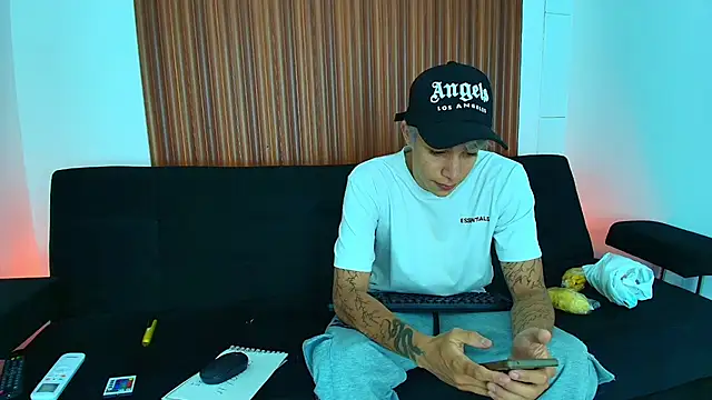 Snapshot of Zacktk7 chatting on 02/25/25, 07:58 Zacktk7 online show from 02/25/25, 07:58