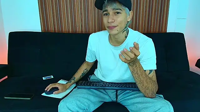 Snapshot of Zacktk7 chatting on 02/25/25, 11:00 Zacktk7 online show from 02/25/25, 11:00