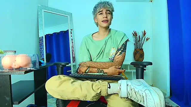 Snapshot of Zacktk7 chatting on 02/28/25, 08:07 Zacktk7 online show from 02/28/25, 08:07