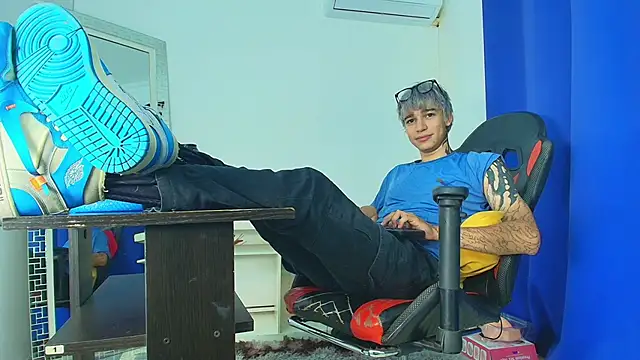 Snapshot of Zacktk7 chatting on 03/06/25, 09:09 Zacktk7 online show from 03/06/25, 09:09