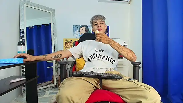 Snapshot of Zacktk7 chatting on 03/10/25, 08:23 Zacktk7 online show from 03/10/25, 08:23