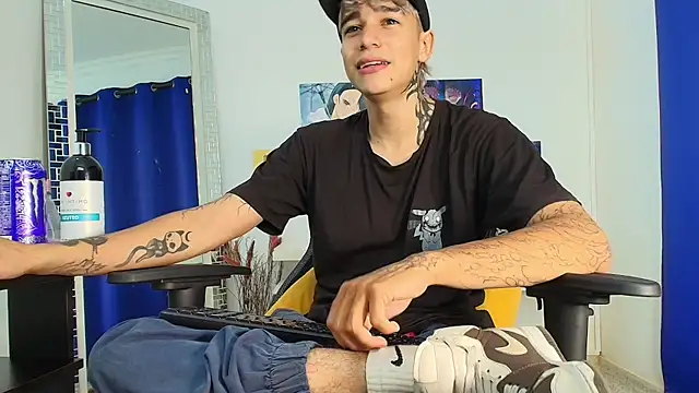 Snapshot of Zacktk7 chatting on 03/11/25, 08:09 Zacktk7 online show from 03/11/25, 08:09