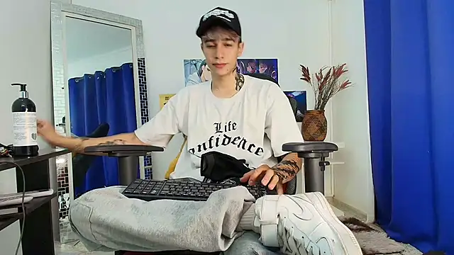 Snapshot of Zacktk7 chatting on 03/20/25, 07:46 Zacktk7 online show from 03/20/25, 07:46