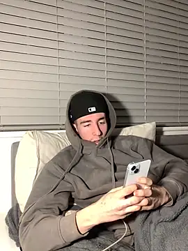 MikesWood21 online show from 12/21/24, 01:26