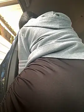 Baby Niels online show from 10/27/25, 03:16