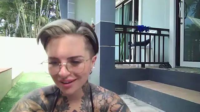 Snapshot of Alexandersonxo chatting on 01/27/25, 06:09 Alexandersonxo online show from 01/27/25, 06:09