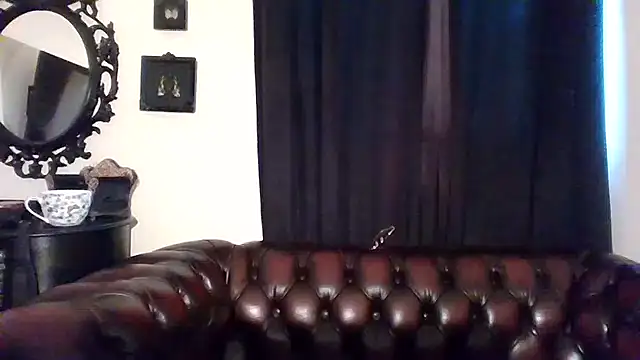 Snapshot of Alexandersonxo chatting on 12/20/25, 08:32 Alexandersonxo online show from 12/20/25, 08:32