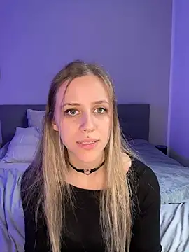 lunawolf21 online show from 12/04/24, 08:23