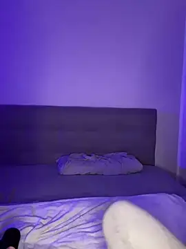 lunawolf21 online show from 12/20/24, 07:39