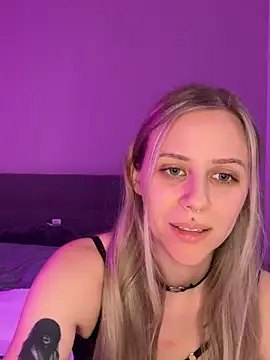 lunawolf21 online show from 01/17/25, 08:13