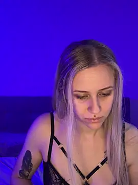 lunawolf21 online show from 02/13/25, 07:45