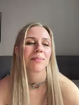 lunawolf21 online show from 02/24/25, 07:00