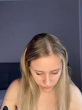 lunawolf21 online show from 02/27/25, 07:12