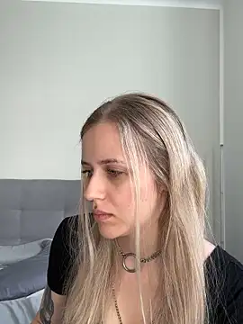 lunawolf21 online show from 03/04/25, 08:02