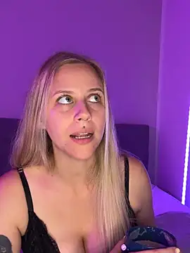 lunawolf21 online show from 09/22/25, 06:26