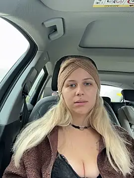 lunawolf21 online show from 10/14/25, 07:20