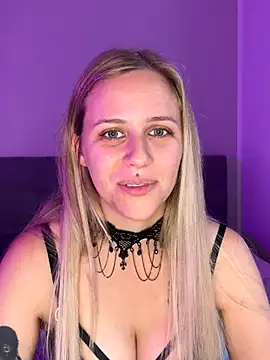 lunawolf21 online show from 10/15/25, 07:30