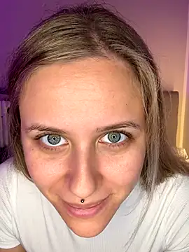 lunawolf21 online show from 10/23/25, 07:07