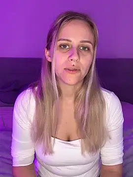 lunawolf21 online show from 11/20/25, 07:41