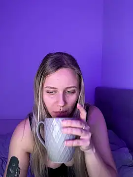 lunawolf21 online show from 02/18/26, 07:37